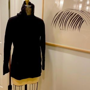 Black lulu lemon mock turtleneck sweatshirt with pockets